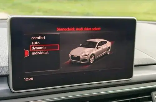 AUDI S5 