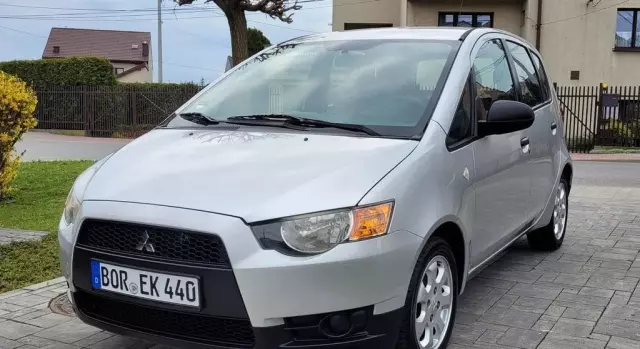 MITSUBISHI Colt 