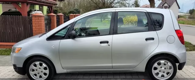 MITSUBISHI Colt 