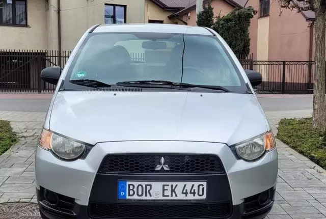 MITSUBISHI Colt 
