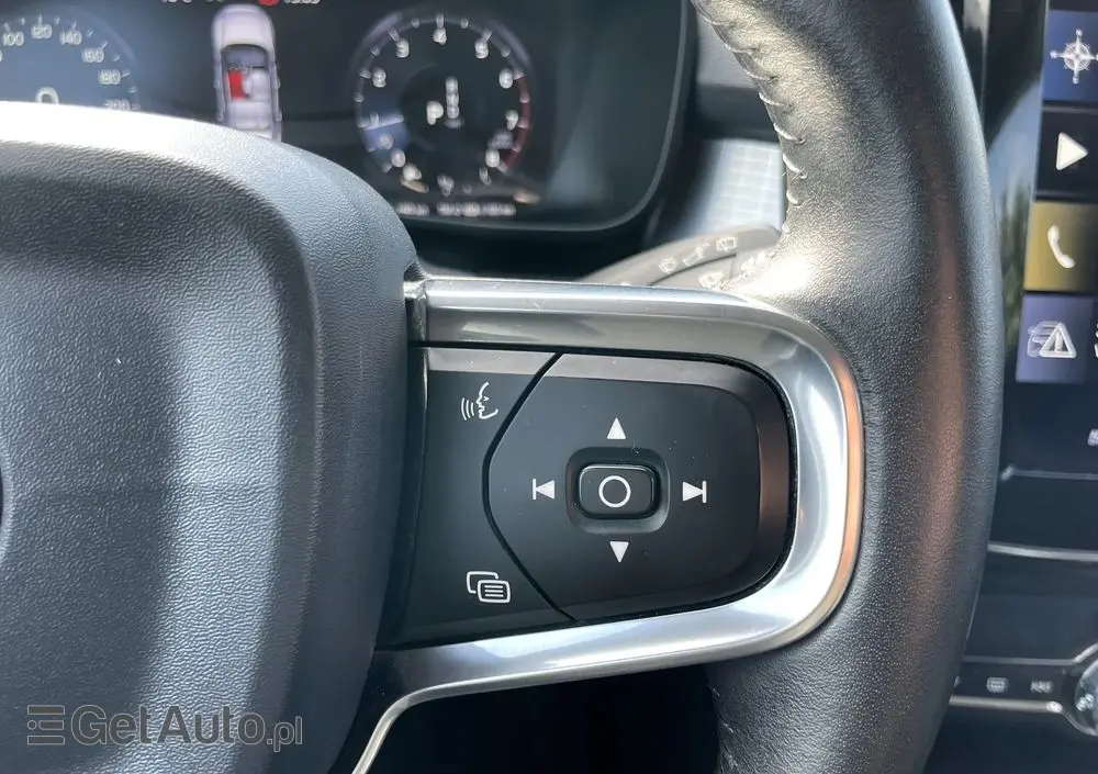 VOLVO XC 40 T3 Geartronic Momentum