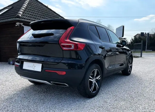 VOLVO XC 40 T3 Geartronic Momentum