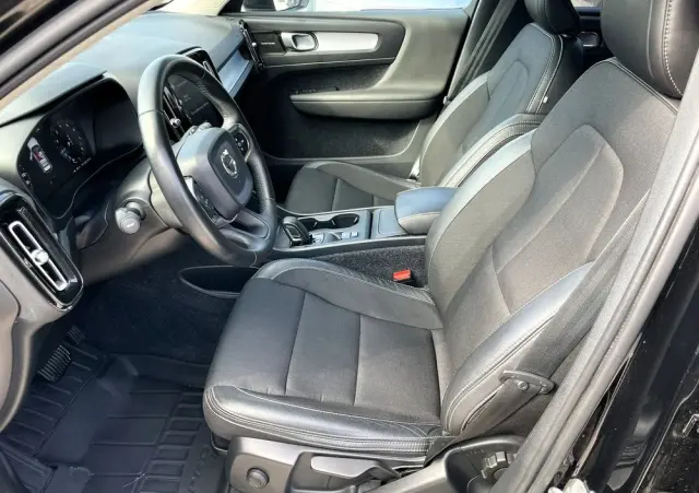 VOLVO XC 40 T3 Geartronic Momentum