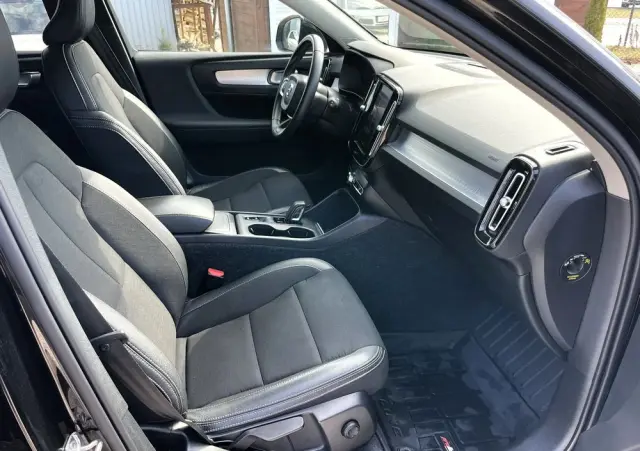 VOLVO XC 40 T3 Geartronic Momentum