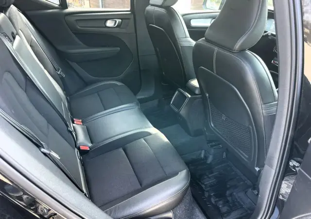 VOLVO XC 40 T3 Geartronic Momentum