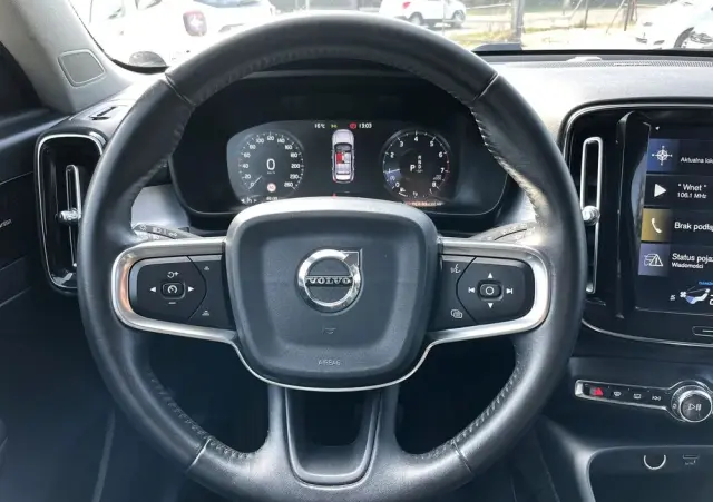 VOLVO XC 40 T3 Geartronic Momentum
