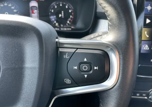 VOLVO XC 40 T3 Geartronic Momentum