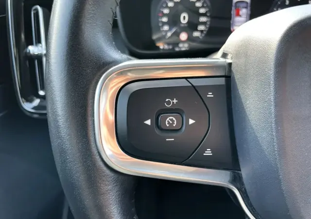 VOLVO XC 40 T3 Geartronic Momentum