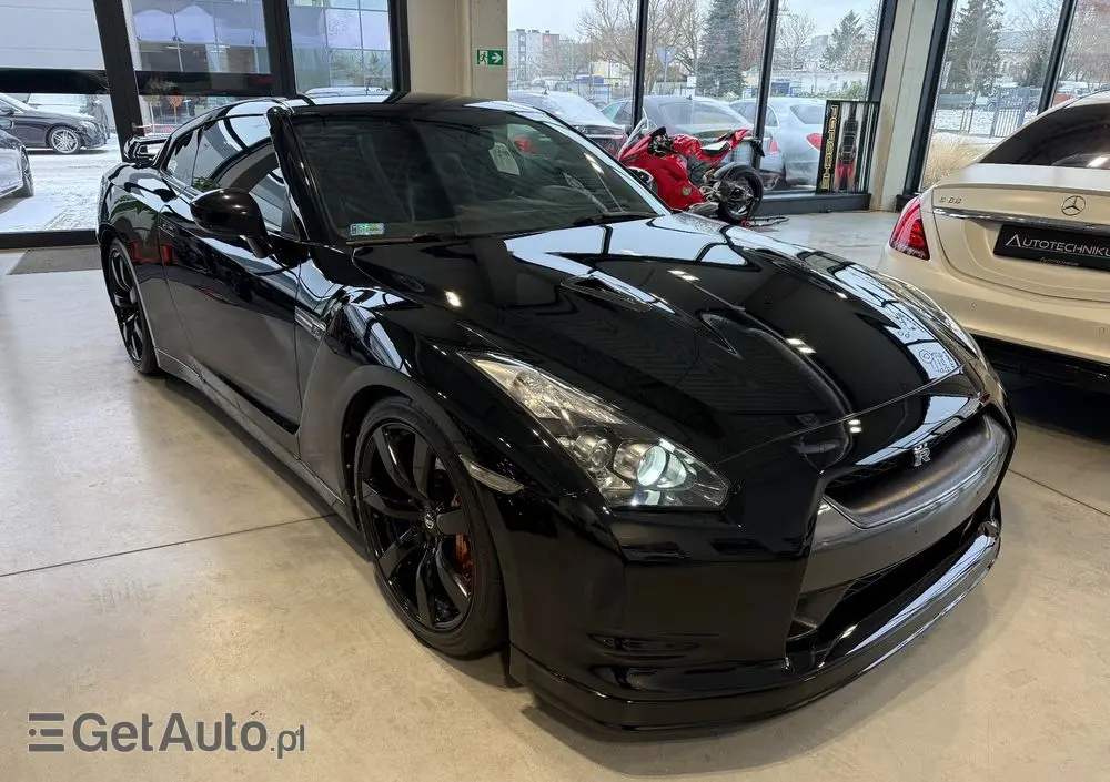 NISSAN GT-R Black Edition