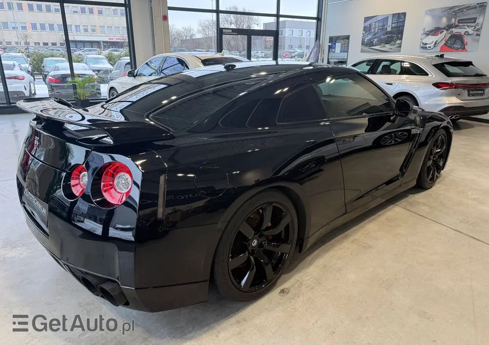 NISSAN GT-R Black Edition