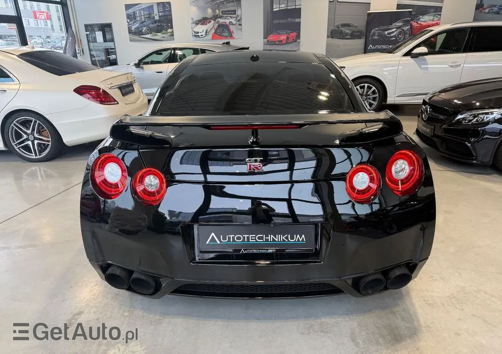NISSAN GT-R Black Edition