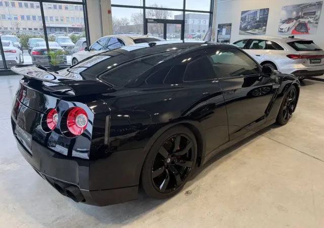 NISSAN GT-R Black Edition