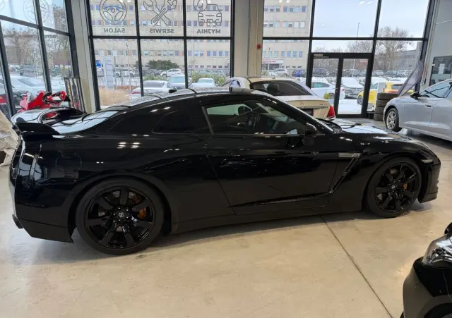 NISSAN GT-R Black Edition