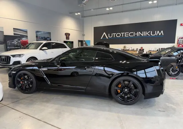 NISSAN GT-R Black Edition