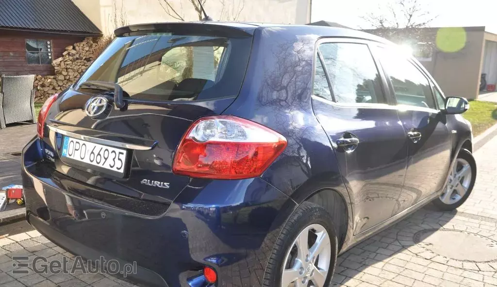 TOYOTA Auris 1.6 16V Valvematic (132 KM)