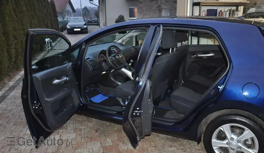 TOYOTA Auris 1.6 16V Valvematic (132 KM)
