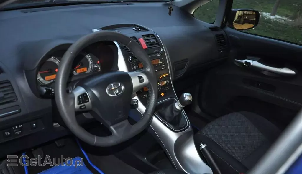 TOYOTA Auris 1.6 16V Valvematic (132 KM)