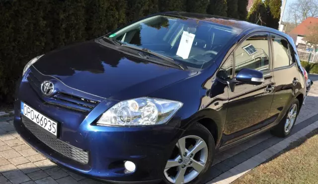 TOYOTA Auris 1.6 16V Valvematic (132 KM)