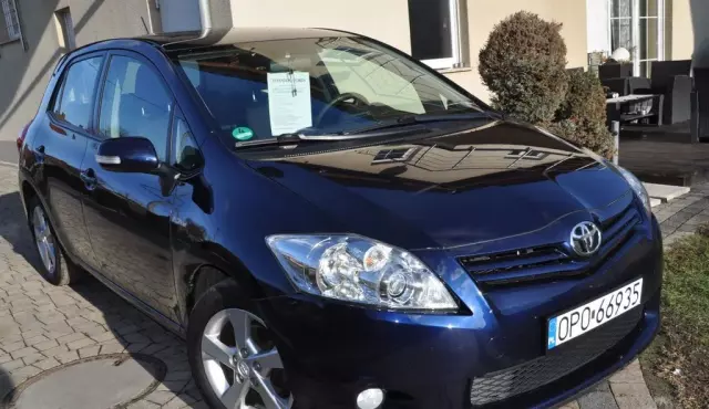 TOYOTA Auris 1.6 16V Valvematic (132 KM)