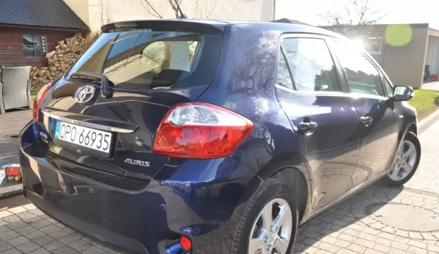 TOYOTA Auris 1.6 16V Valvematic (132 KM)