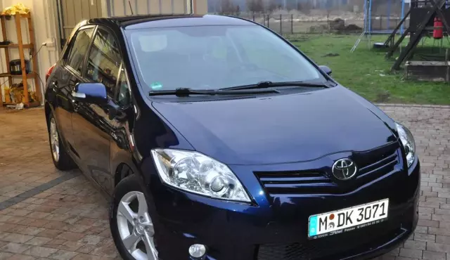 TOYOTA Auris 1.6 16V Valvematic (132 KM)