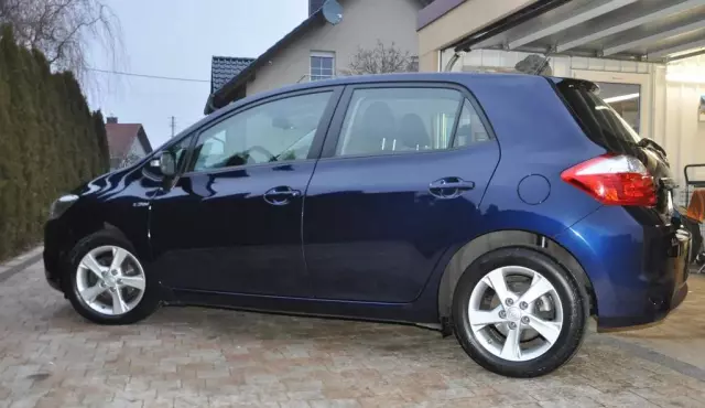 TOYOTA Auris 1.6 16V Valvematic (132 KM)