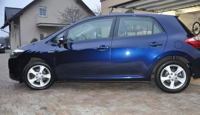 TOYOTA Auris 1.6 16V Valvematic (132 KM)