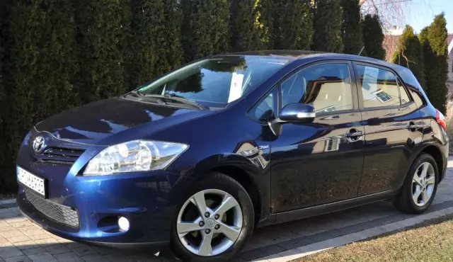 TOYOTA Auris 1.6 16V Valvematic (132 KM)