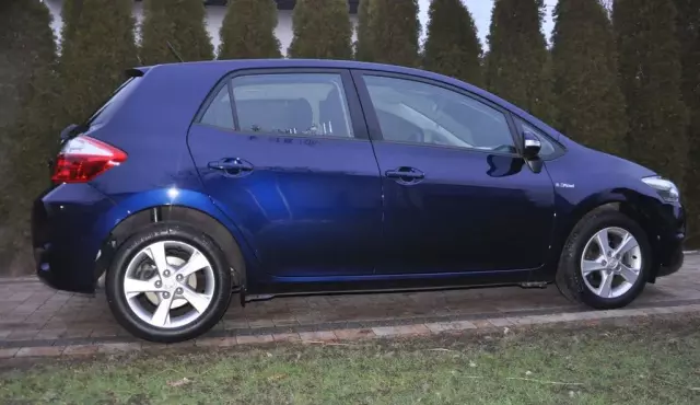 TOYOTA Auris 1.6 16V Valvematic (132 KM)