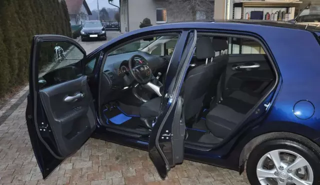 TOYOTA Auris 1.6 16V Valvematic (132 KM)