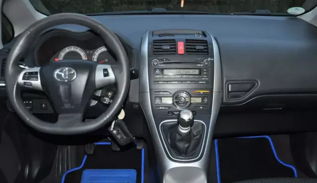 TOYOTA Auris 1.6 16V Valvematic (132 KM)