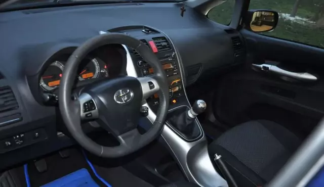 TOYOTA Auris 1.6 16V Valvematic (132 KM)