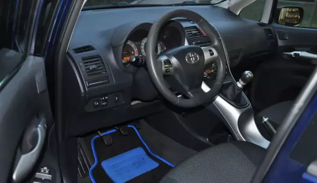 TOYOTA Auris 1.6 16V Valvematic (132 KM)