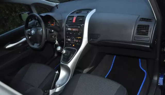 TOYOTA Auris 1.6 16V Valvematic (132 KM)