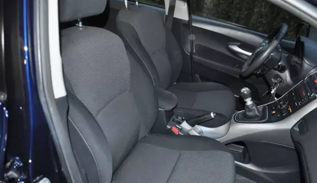 TOYOTA Auris 1.6 16V Valvematic (132 KM)