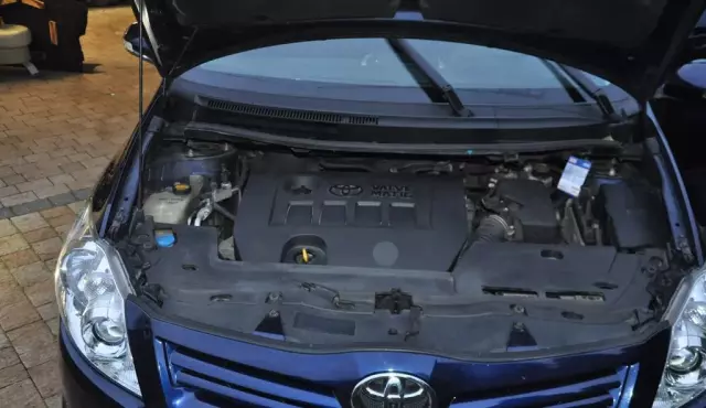 TOYOTA Auris 1.6 16V Valvematic (132 KM)