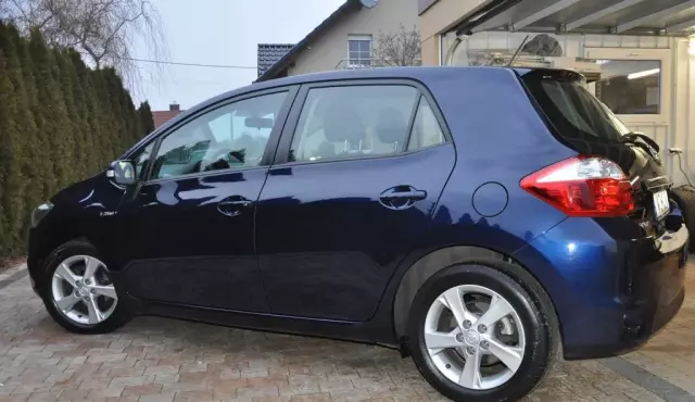 TOYOTA Auris 1.6 16V Valvematic (132 KM)