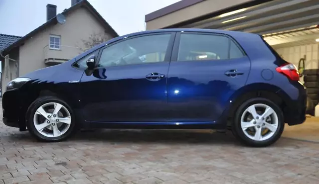 TOYOTA Auris 1.6 16V Valvematic (132 KM)