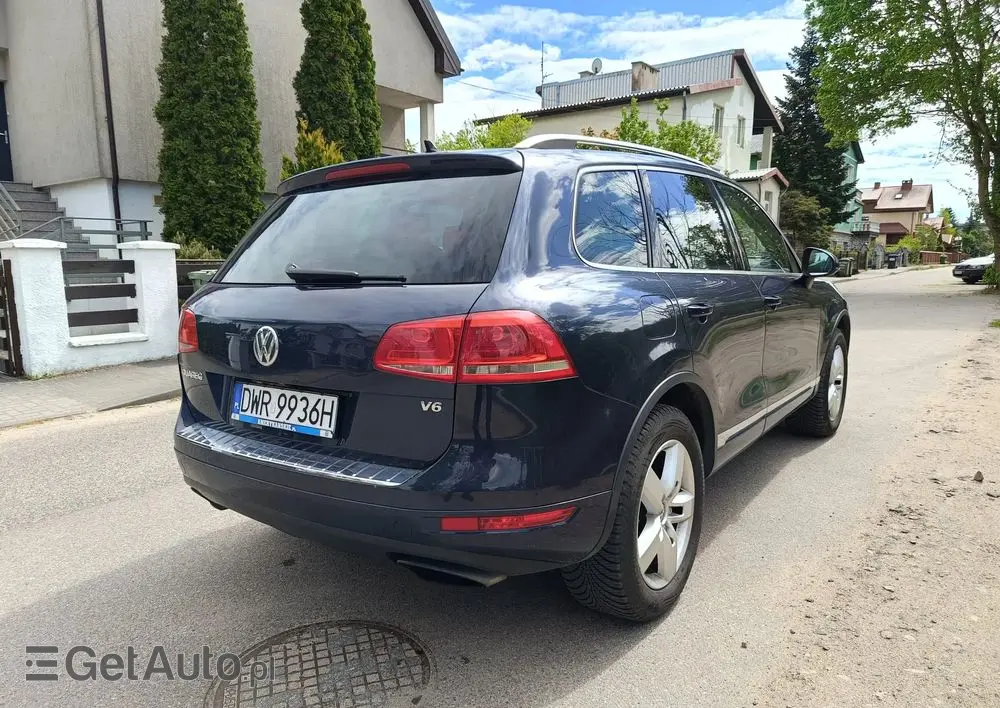 VOLKSWAGEN Touareg 
