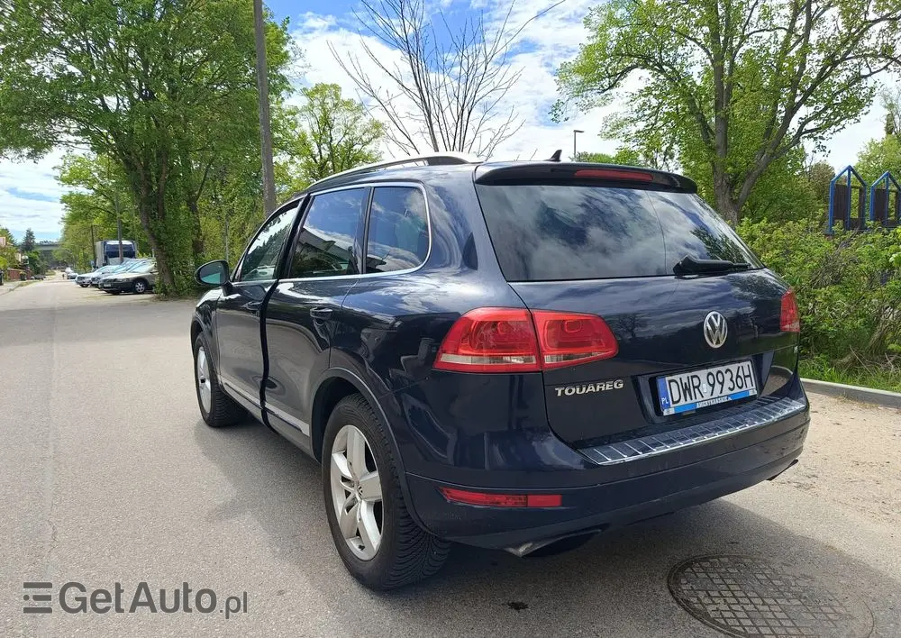 VOLKSWAGEN Touareg 
