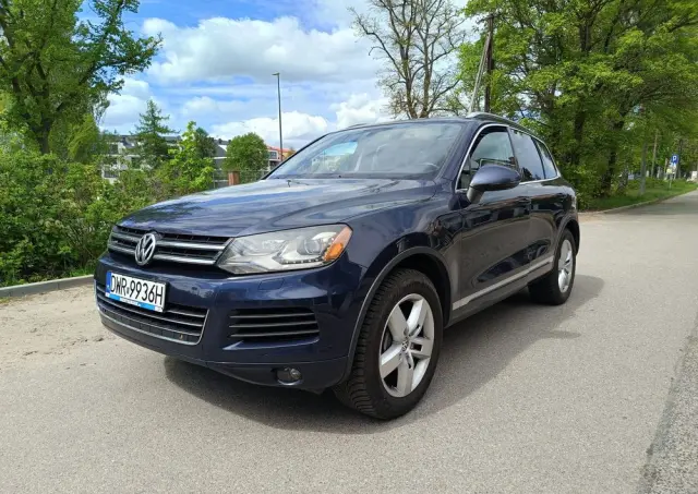VOLKSWAGEN Touareg 