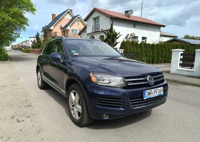 VOLKSWAGEN Touareg 