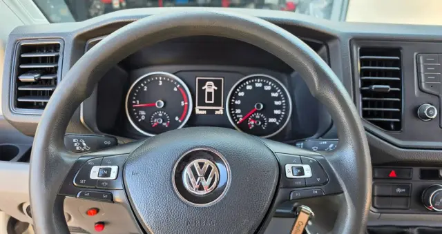 VOLKSWAGEN Crafter 