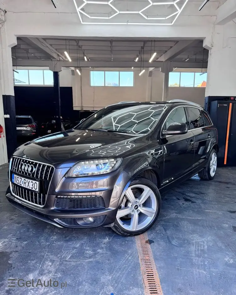 AUDI Q7 