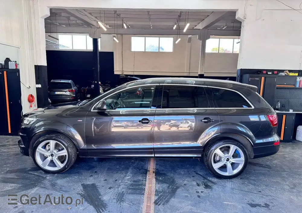 AUDI Q7 