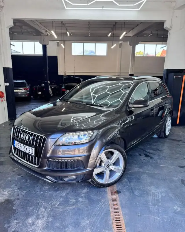 AUDI Q7 