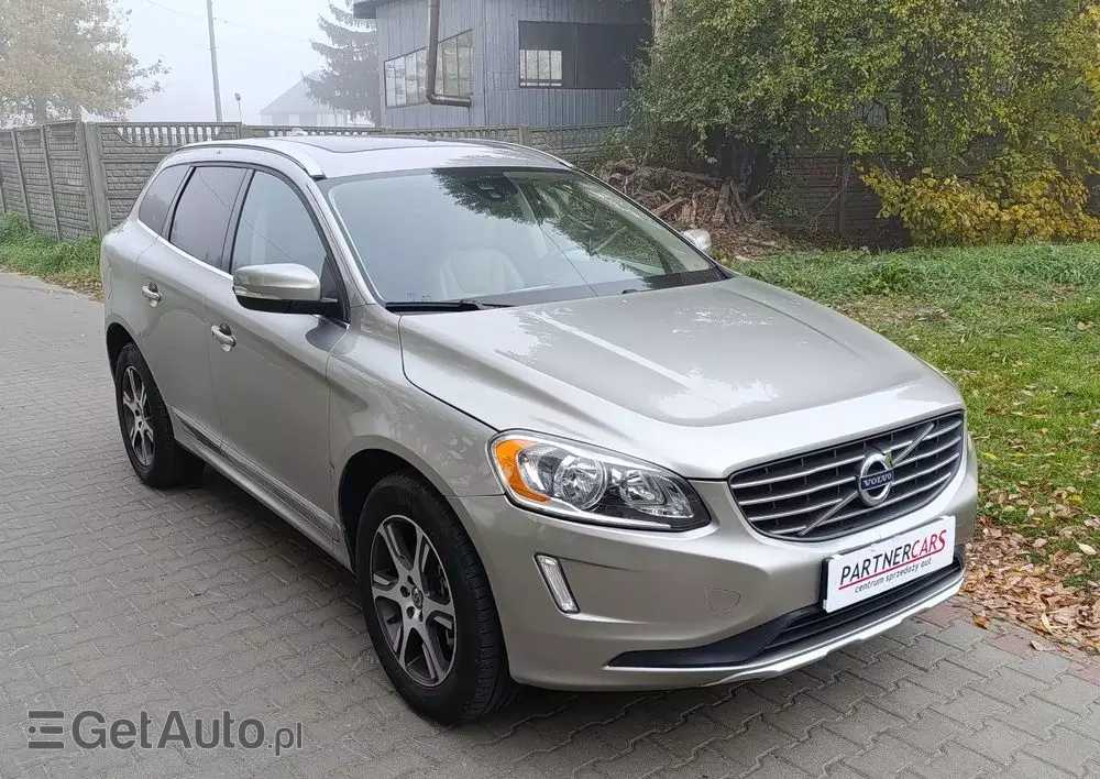 VOLVO XC 60 3.2 AWD Momentum