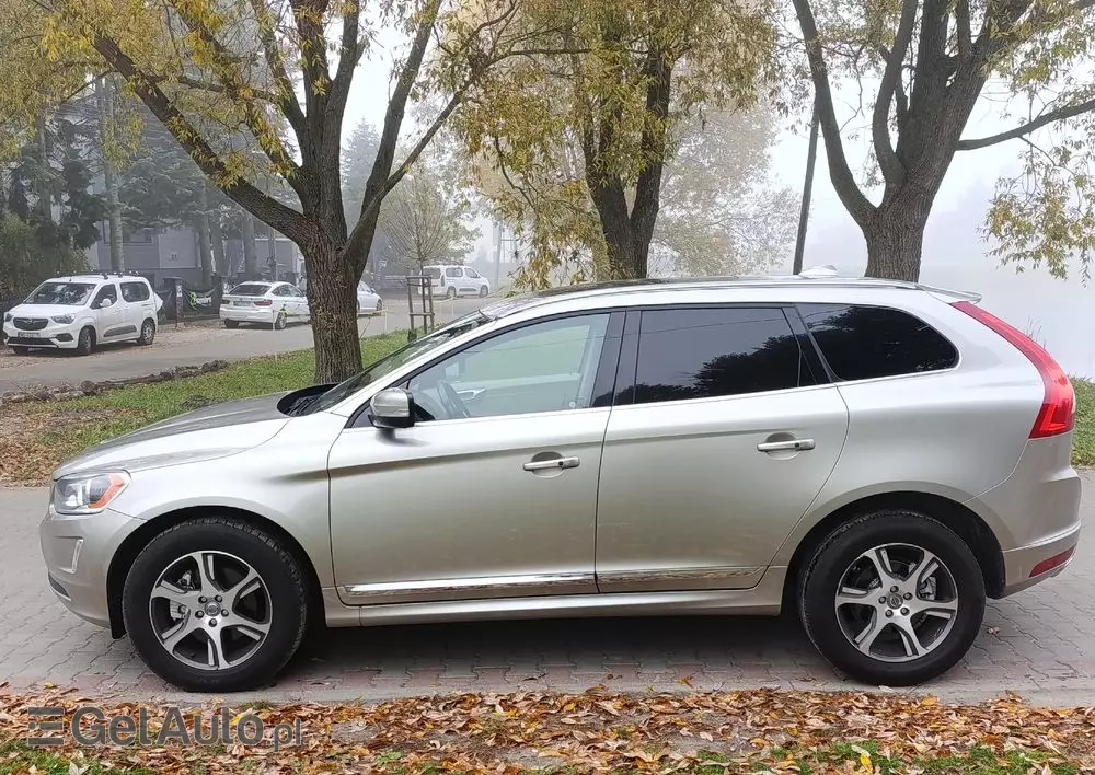 VOLVO XC 60 3.2 AWD Momentum