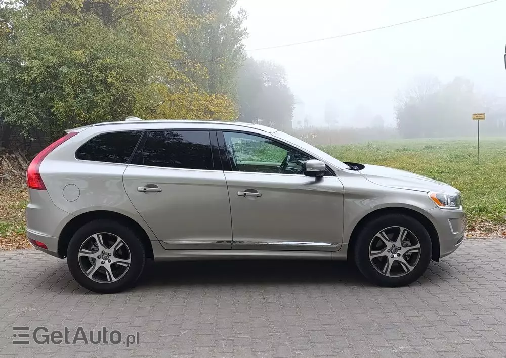 VOLVO XC 60 3.2 AWD Momentum