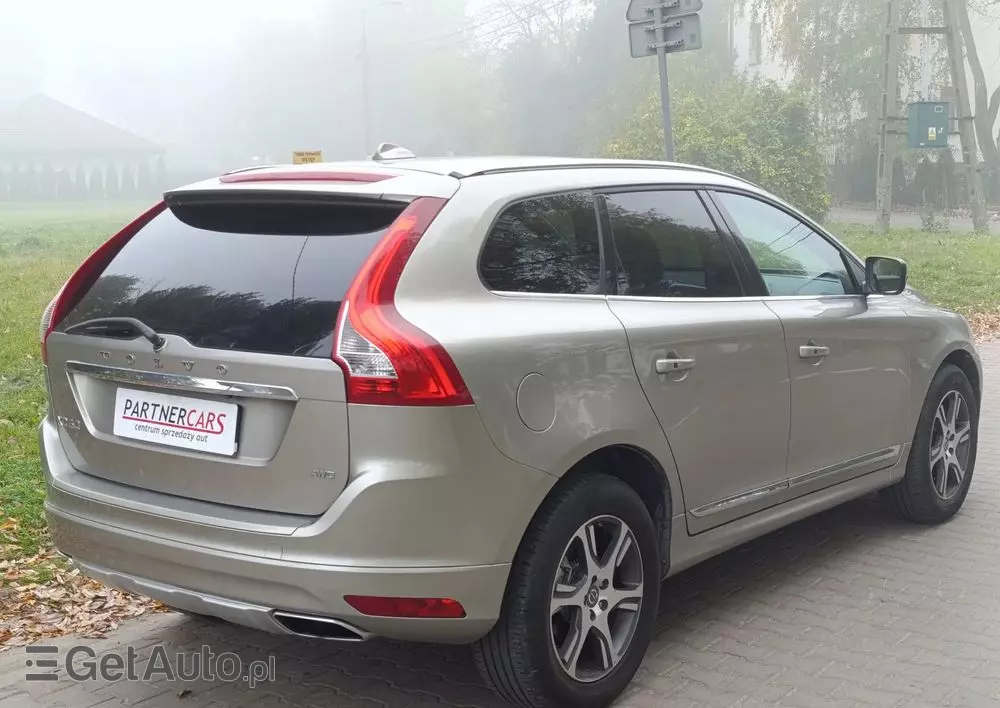 VOLVO XC 60 3.2 AWD Momentum